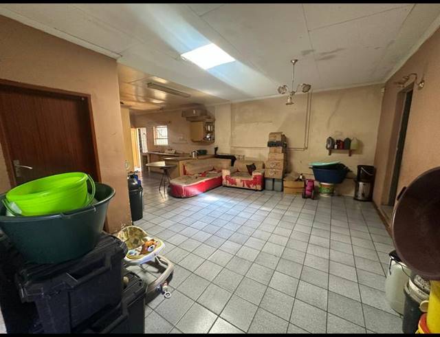 6 BEDROOM HOUSE FOR SALE IN MALVERN